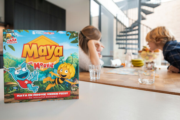 Het interactieve beweegspel: Maya & Moovie vieren feest